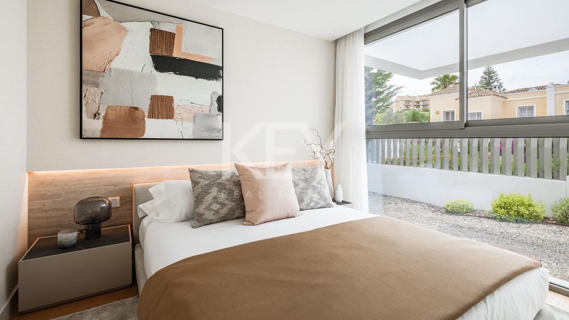 Contemporary villa for sale in El Paraíso, New Golden Mile, Marbella