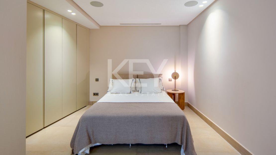 Contemporary luxury villa with panoramic views in Nueva Andalucía, Marbella