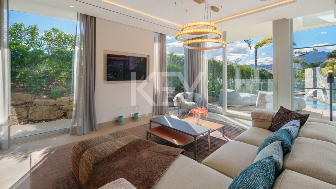 Contemporary luxury villa with panoramic views in Nueva Andalucía, Marbella