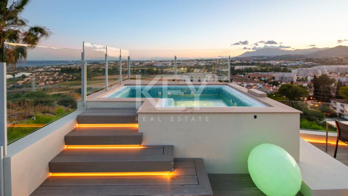 Contemporary luxury villa with panoramic views in Nueva Andalucía, Marbella