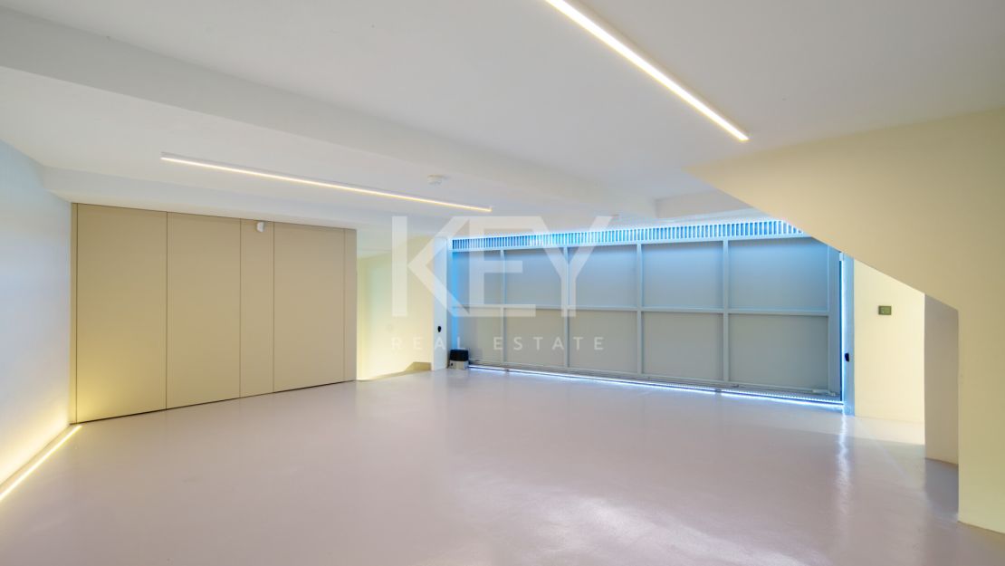 Contemporary luxury villa with panoramic views in Nueva Andalucía, Marbella
