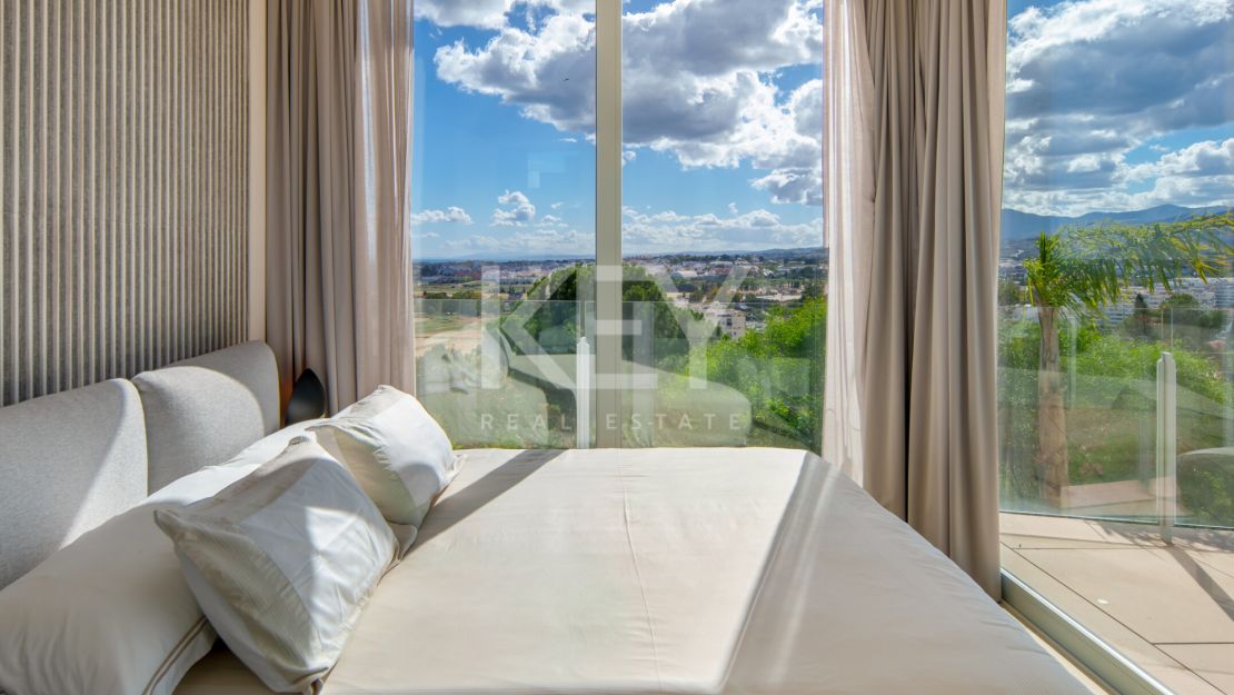 Contemporary luxury villa with panoramic views in Nueva Andalucía, Marbella