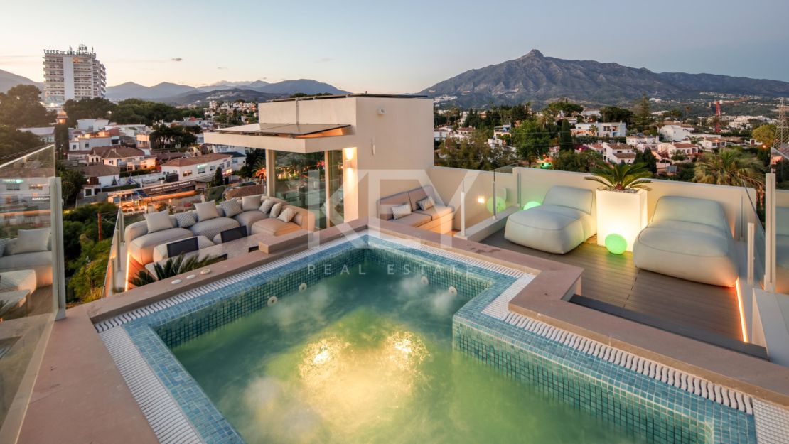 Contemporary luxury villa with panoramic views in Nueva Andalucía, Marbella