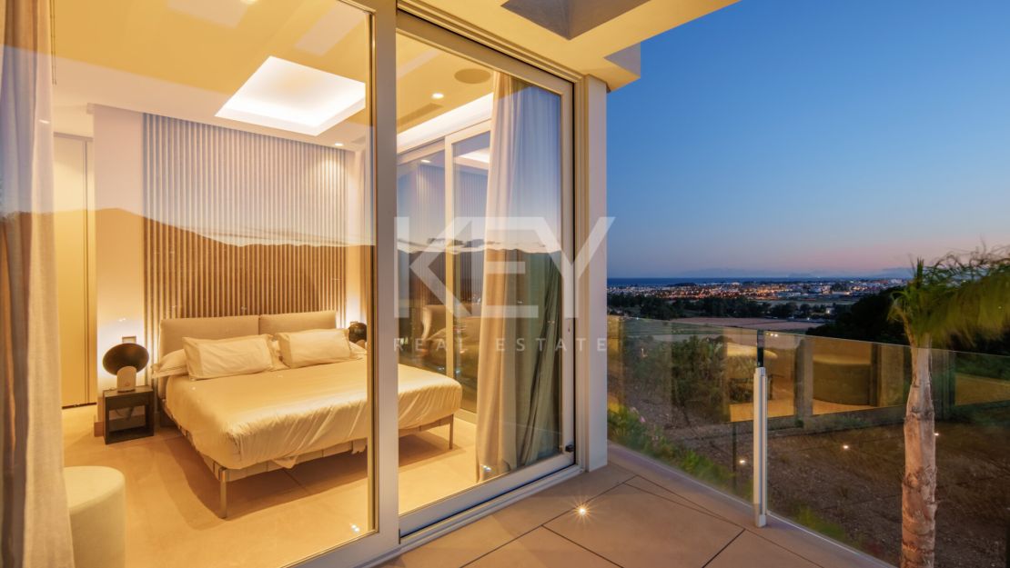 Contemporary luxury villa with panoramic views in Nueva Andalucía, Marbella