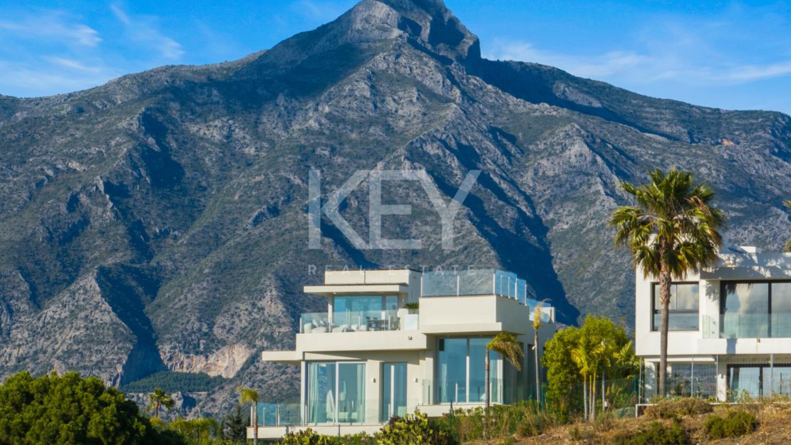Contemporary luxury villa with panoramic views in Nueva Andalucía, Marbella