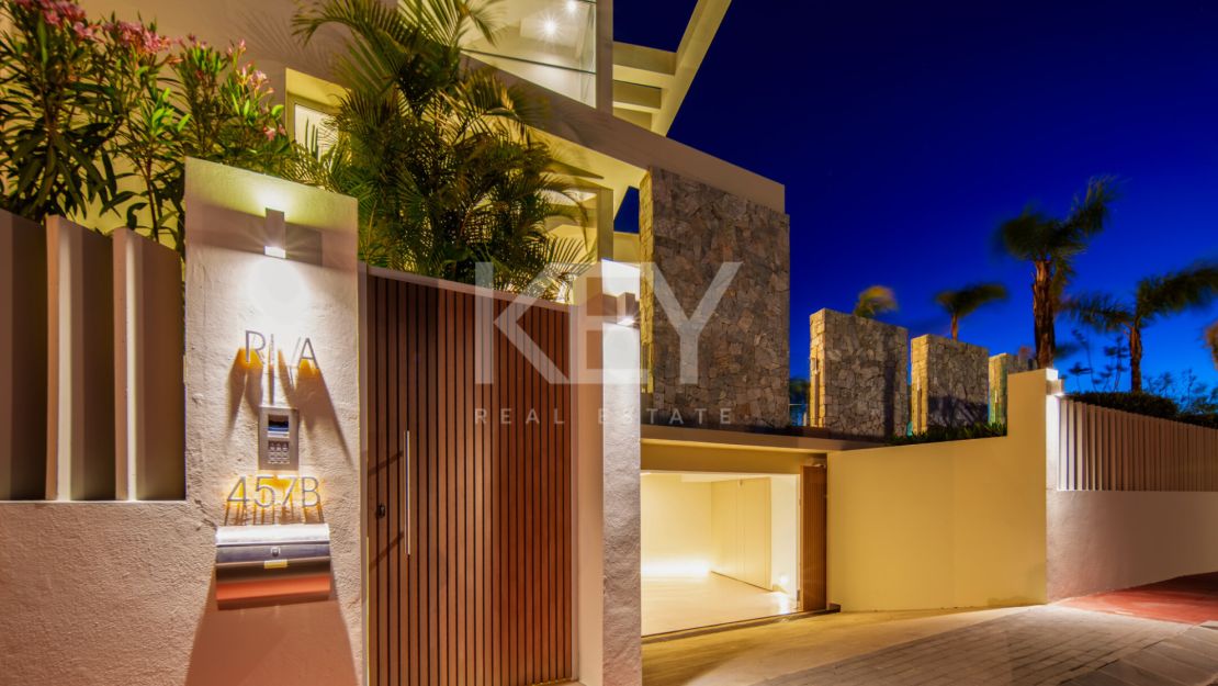 Contemporary luxury villa with panoramic views in Nueva Andalucía, Marbella