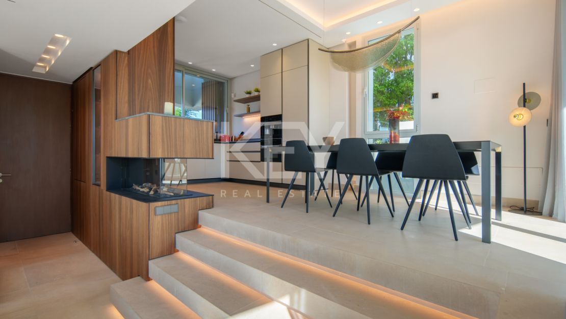 Contemporary luxury villa with panoramic views in Nueva Andalucía, Marbella