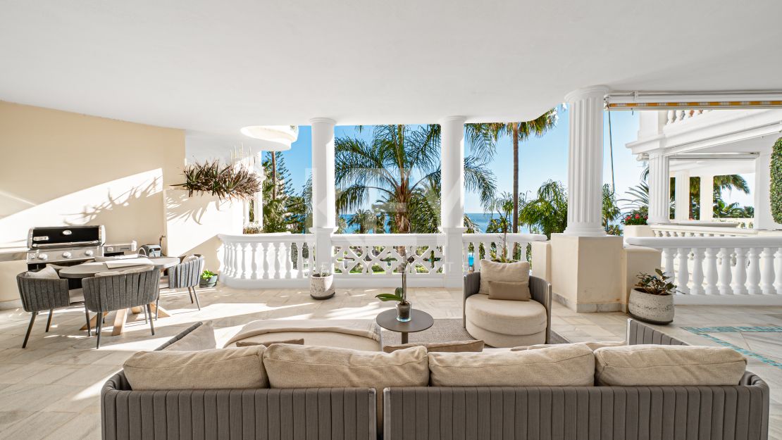 Frontline Beachfront Apartment for Sale in Estepona’s New Golden Mile