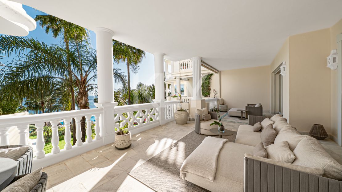 Frontline Beachfront Apartment for Sale in Estepona’s New Golden Mile