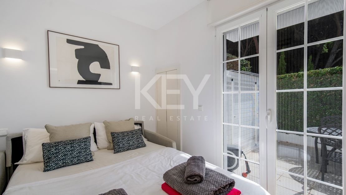 Beachfront townhouse with tourist licence on Marbella Golden Mile
