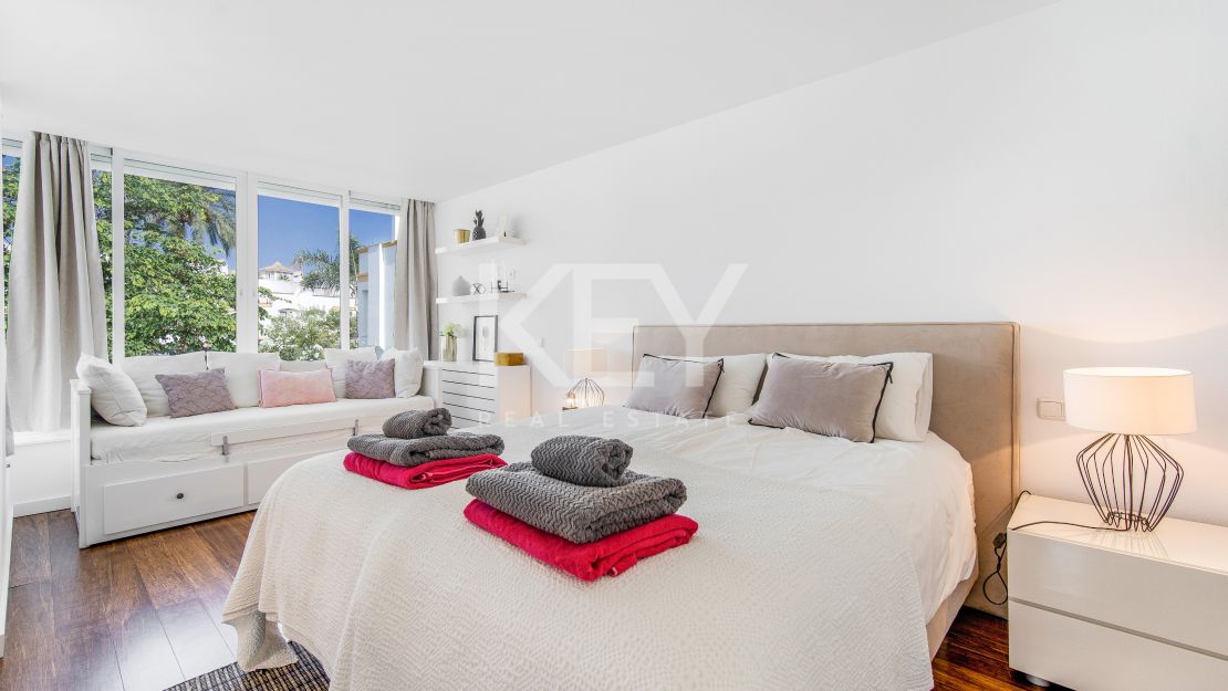 Beachfront townhouse with tourist licence on Marbella Golden Mile