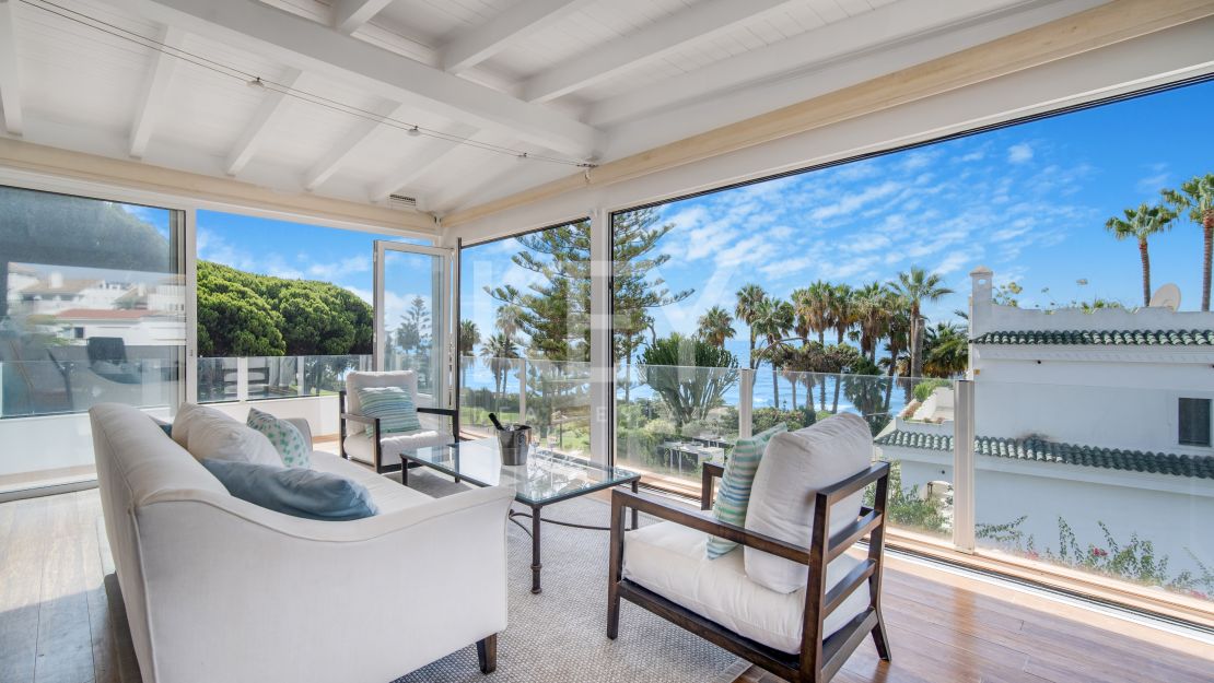 Beachfront townhouse with tourist licence on Marbella Golden Mile