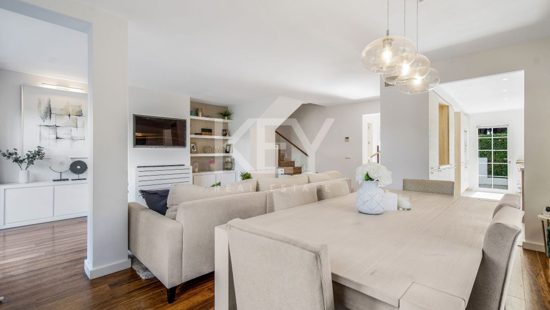 Beachfront townhouse with tourist licence on Marbella Golden Mile
