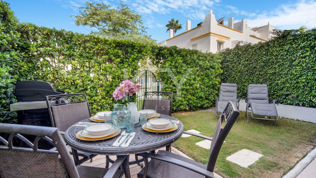 Beachfront townhouse with tourist licence on Marbella Golden Mile