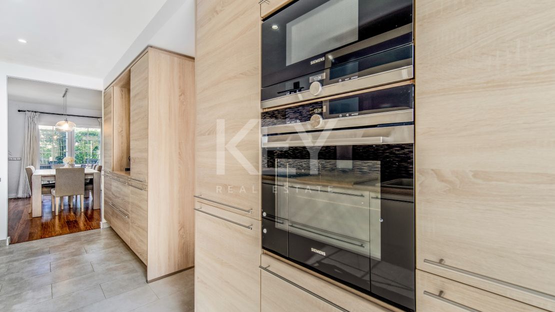 Beachfront townhouse with tourist licence on Marbella Golden Mile