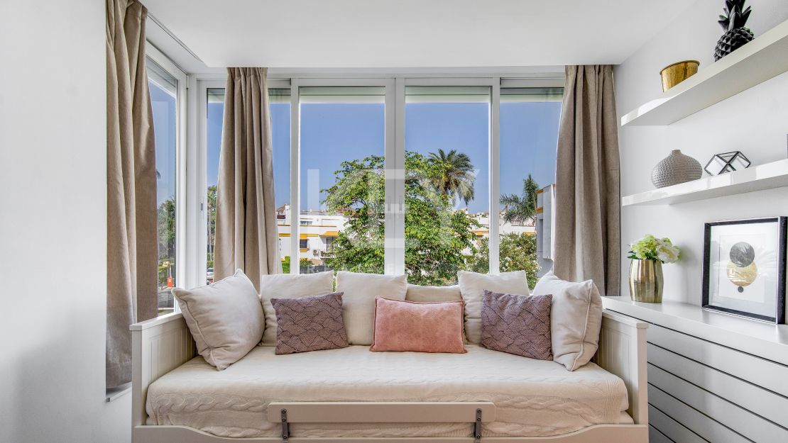 Beachfront townhouse with tourist licence on Marbella Golden Mile