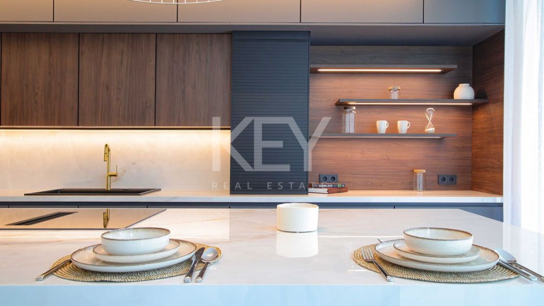 Amazing villa with sea, golf and mountain views in Valle Romano, Estepona