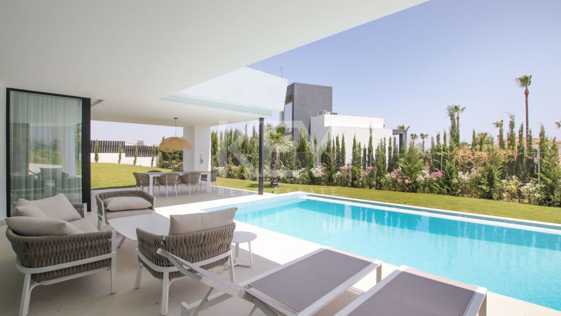 Amazing villa with sea, golf and mountain views in Valle Romano, Estepona