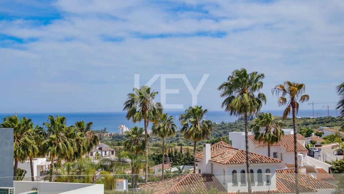 Amazing villa with sea, golf and mountain views in Valle Romano, Estepona