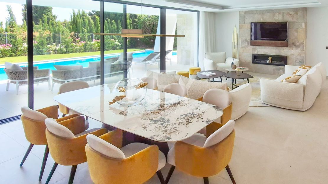 Amazing villa with sea, golf and mountain views in Valle Romano, Estepona