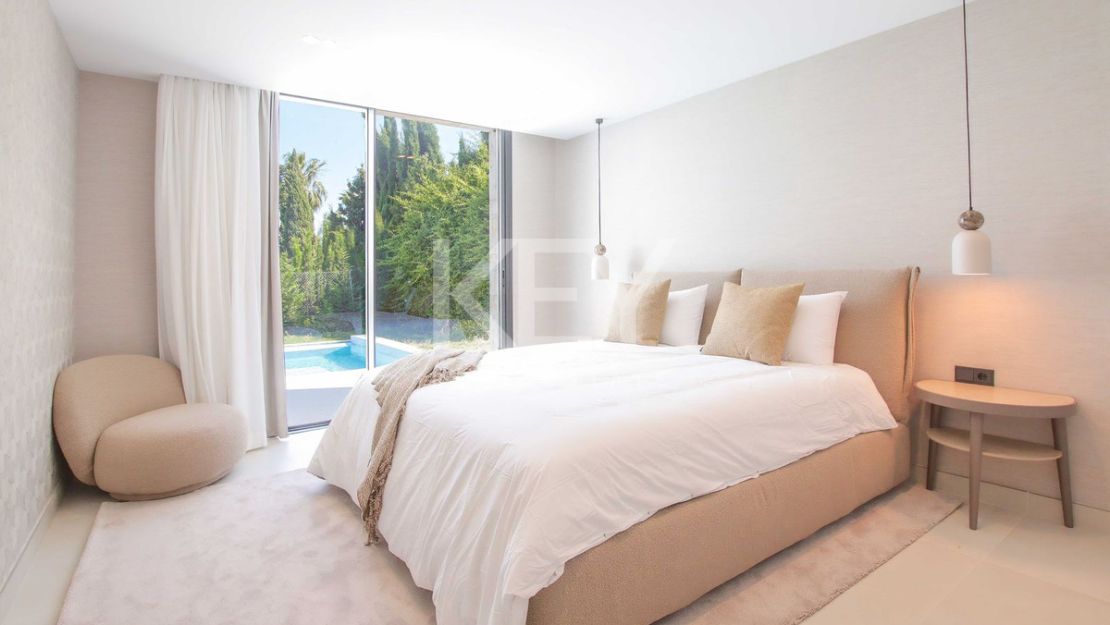 Amazing villa with sea, golf and mountain views in Valle Romano, Estepona