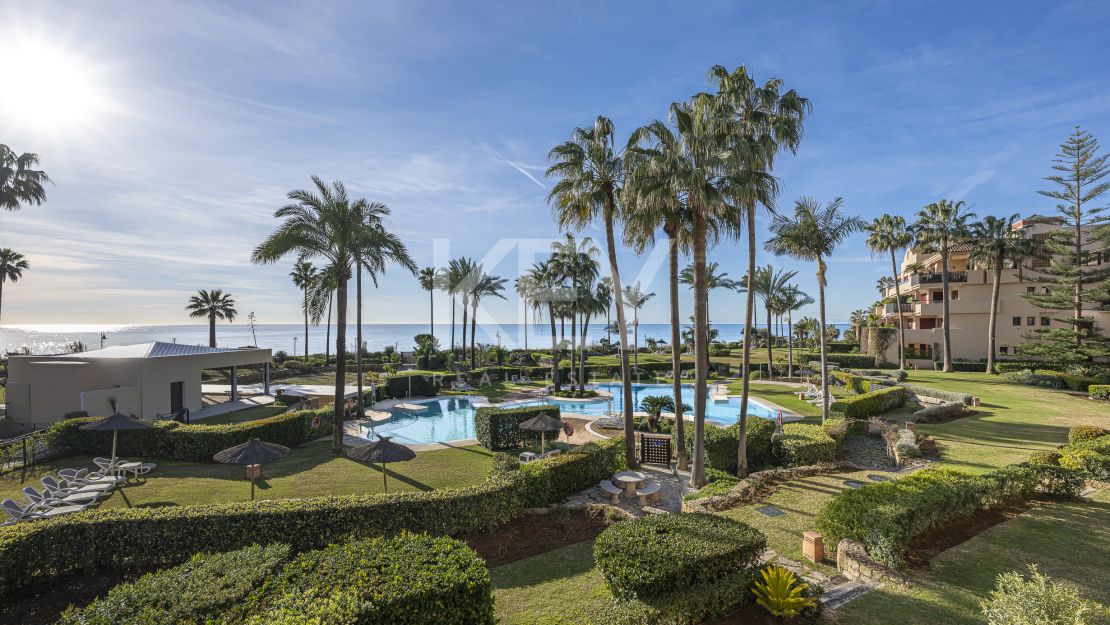 Beachfront apartment for sale on the New Golden Mile, Estepona