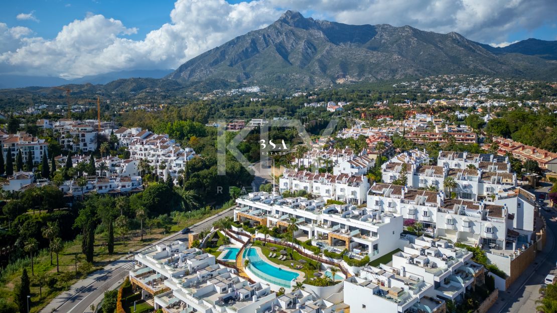 Contemporary townhouse with panoramic views 5 min drive from Puerto Banús, Marbella