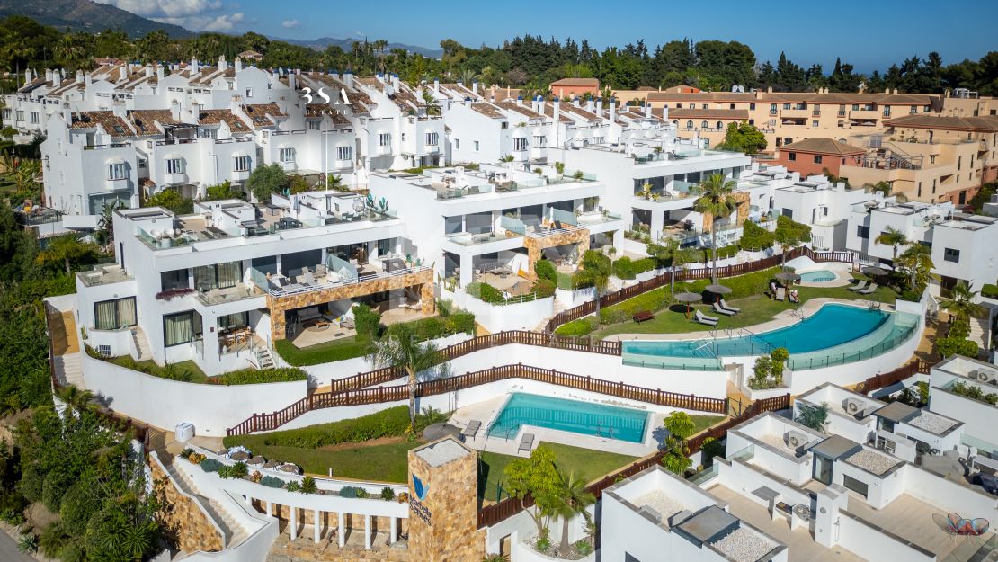 Contemporary townhouse with panoramic views 5 min drive from Puerto Banús, Marbella