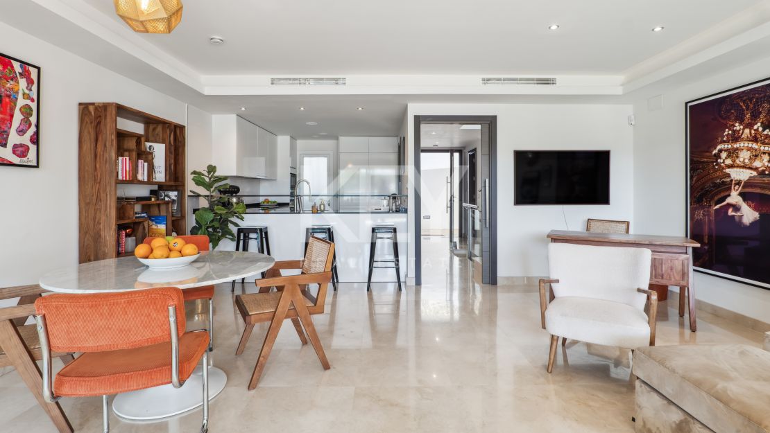 Contemporary townhouse with panoramic views 5 min drive from Puerto Banús, Marbella