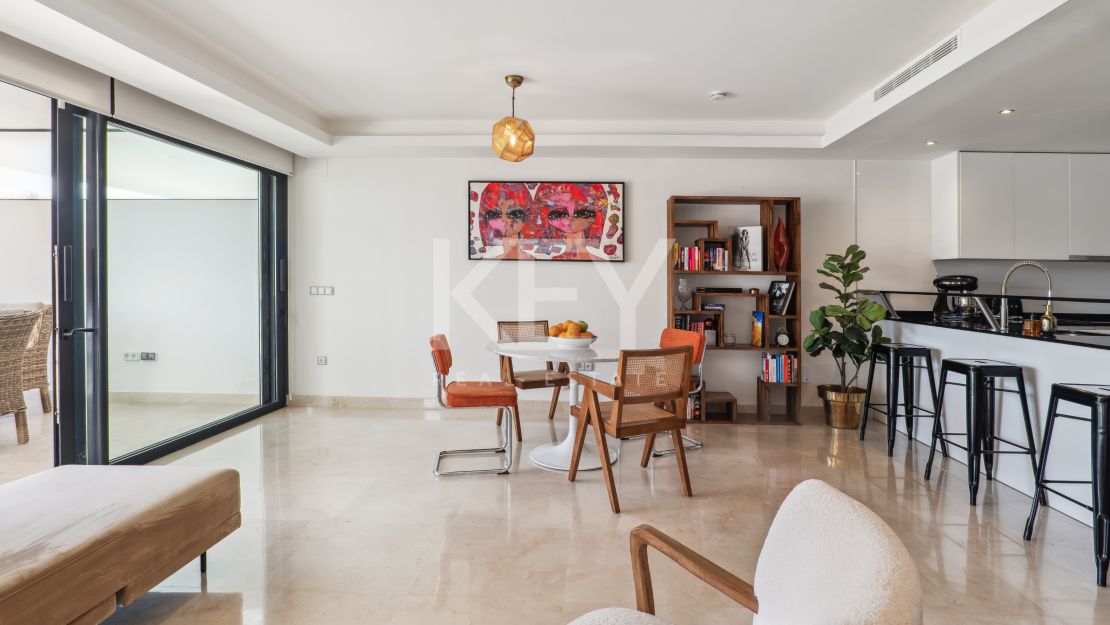 Contemporary townhouse with panoramic views 5 min drive from Puerto Banús, Marbella