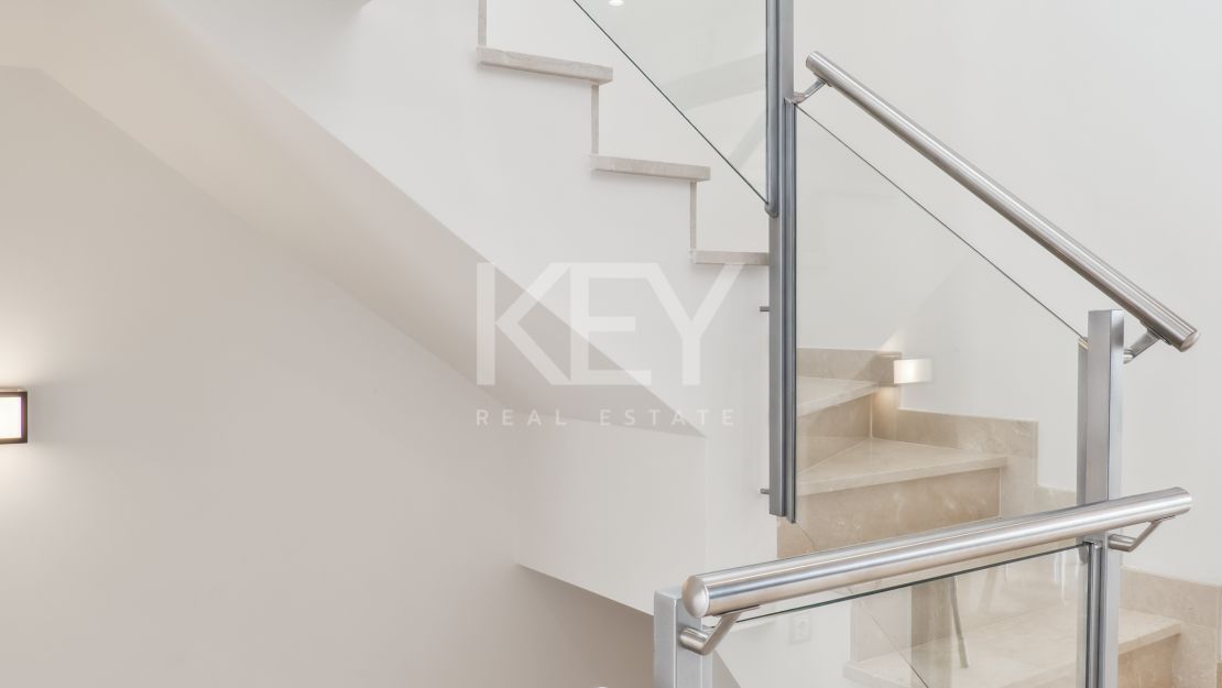 Contemporary townhouse with panoramic views 5 min drive from Puerto Banús, Marbella