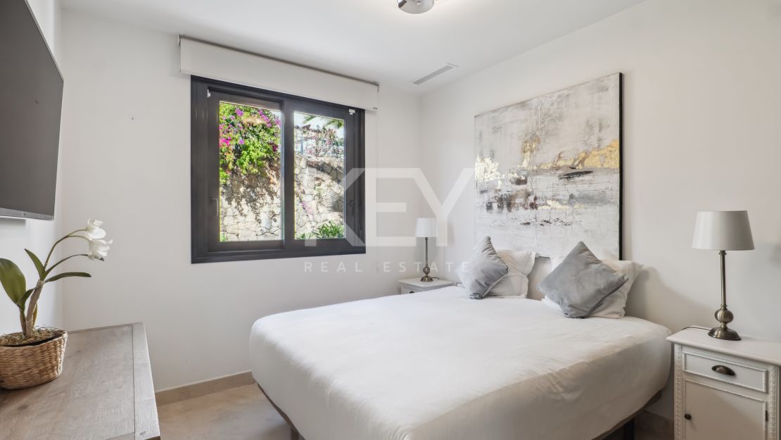 Contemporary townhouse with panoramic views 5 min drive from Puerto Banús, Marbella