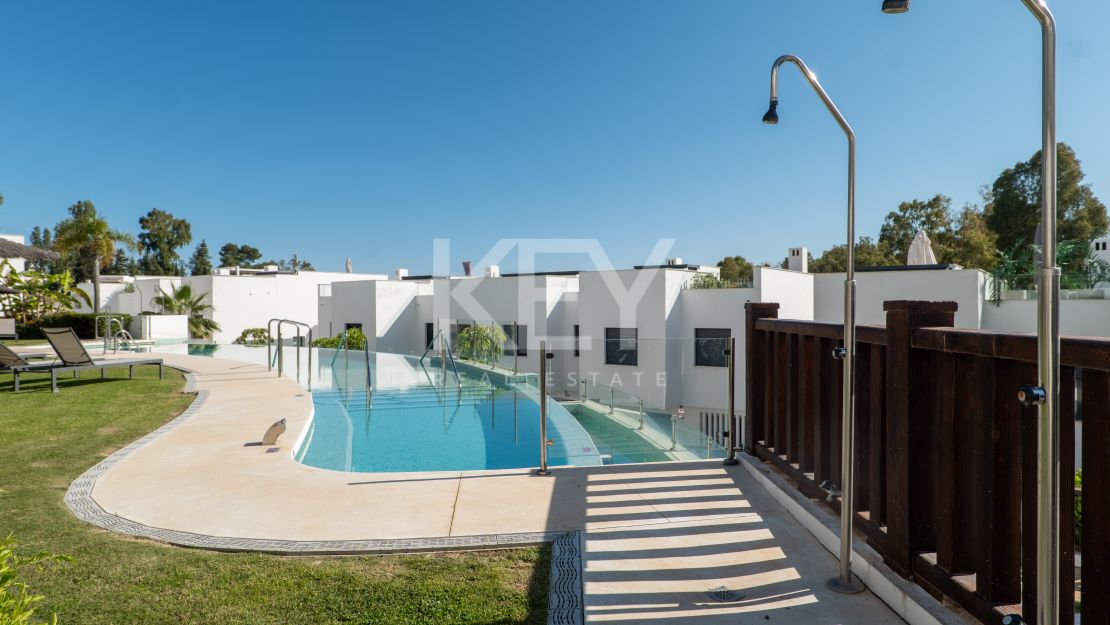 Contemporary townhouse with panoramic views 5 min drive from Puerto Banús, Marbella