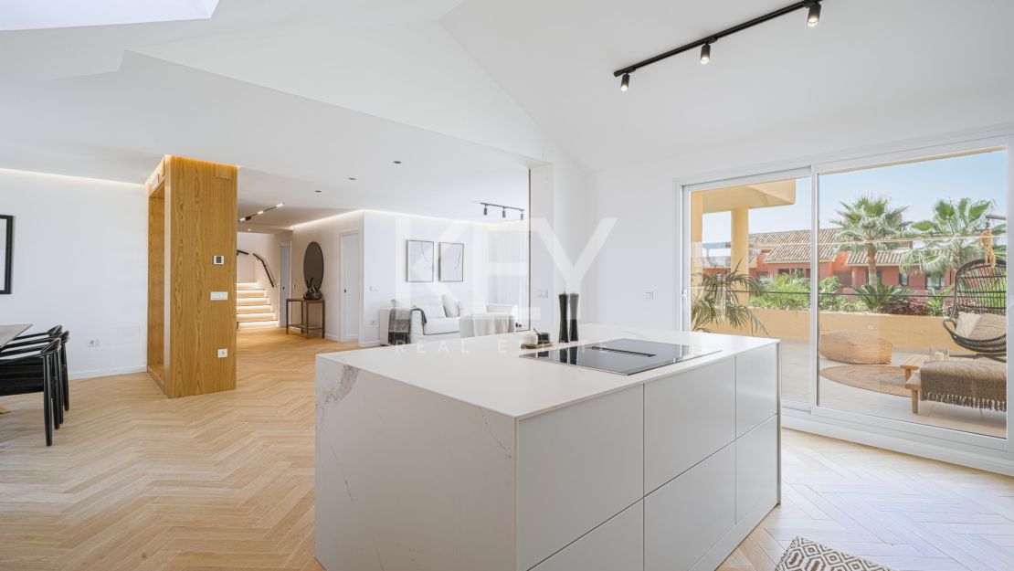 Duplex penthouse with panoramic sea views near Cancelada, New Golden Mile