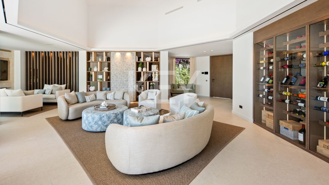 Luxury contemporary villa for sale in El Herrojo, Benahavís