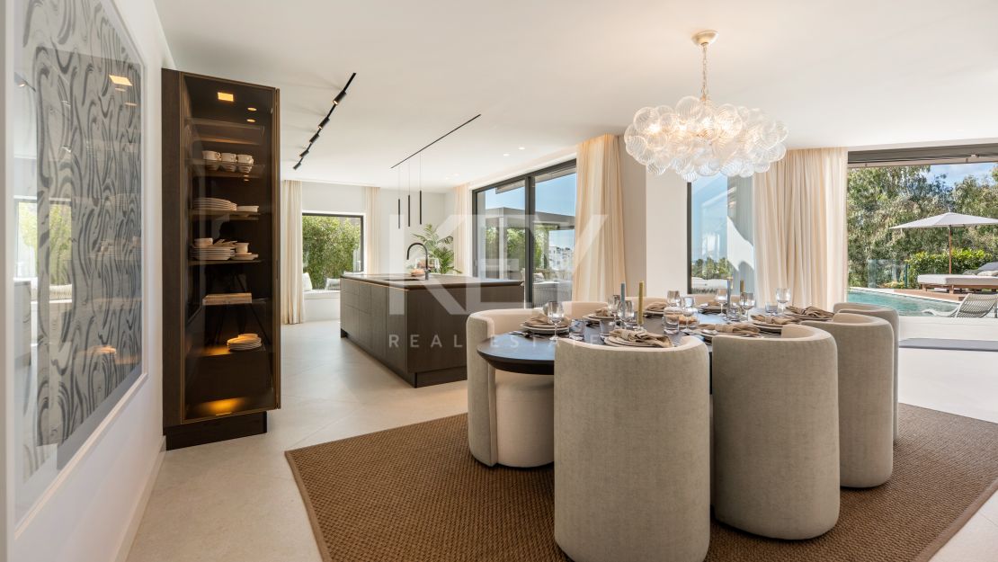 Luxury contemporary villa for sale in El Herrojo, Benahavís