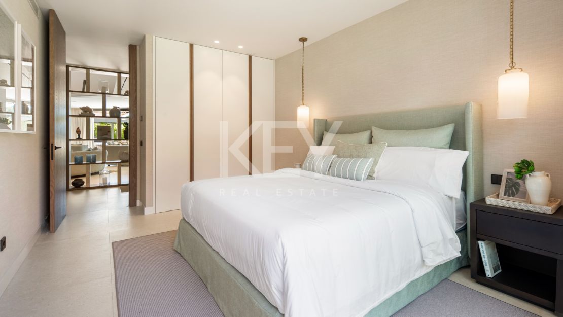 Luxury contemporary villa for sale in El Herrojo, Benahavís