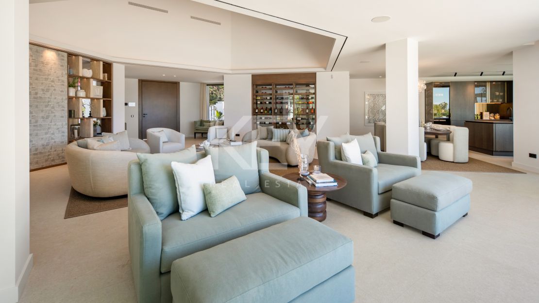 Luxury contemporary villa for sale in El Herrojo, Benahavís