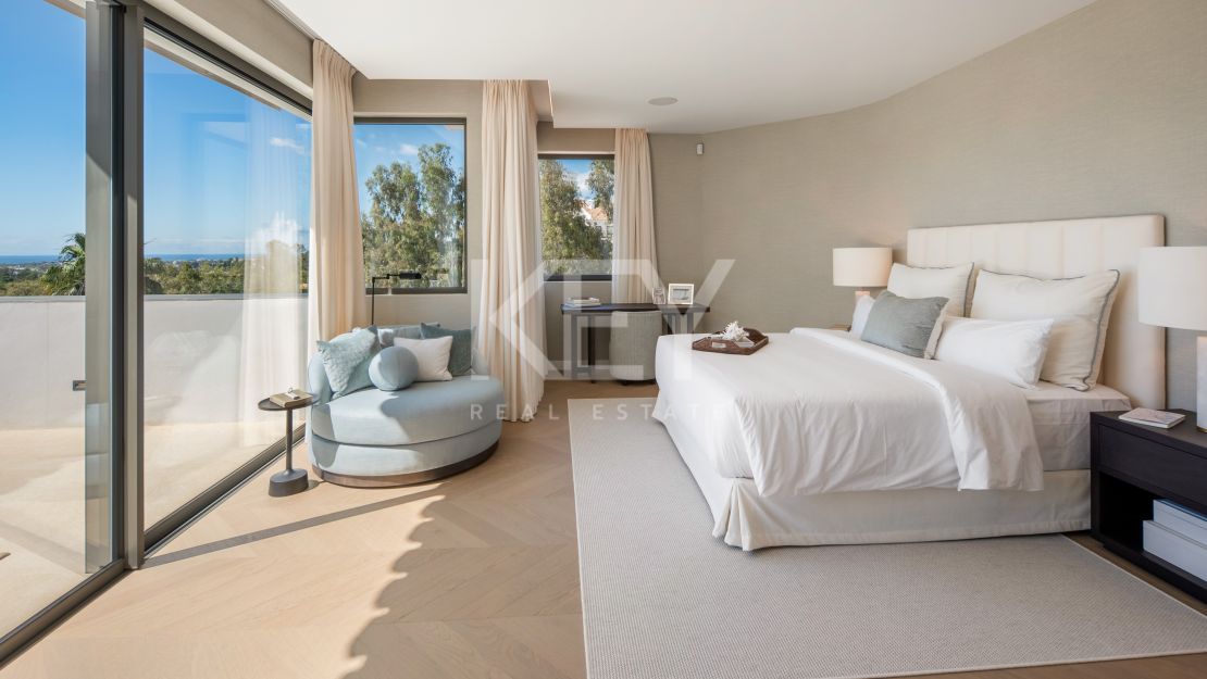 Luxury contemporary villa for sale in El Herrojo, Benahavís