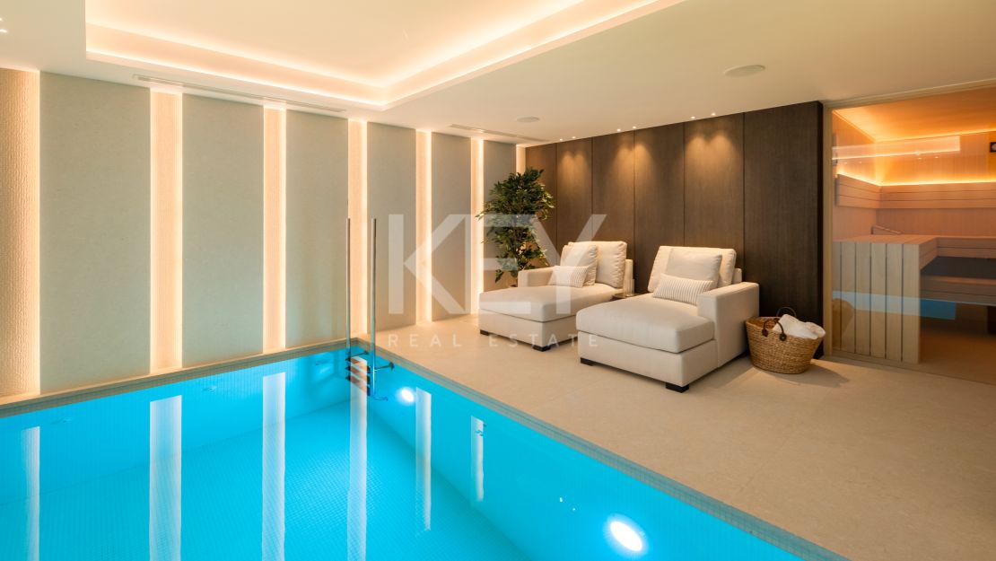 Luxury contemporary villa for sale in El Herrojo, Benahavís