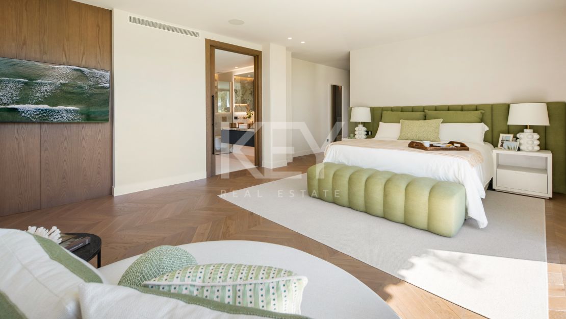 Luxury contemporary villa for sale in El Herrojo, Benahavís