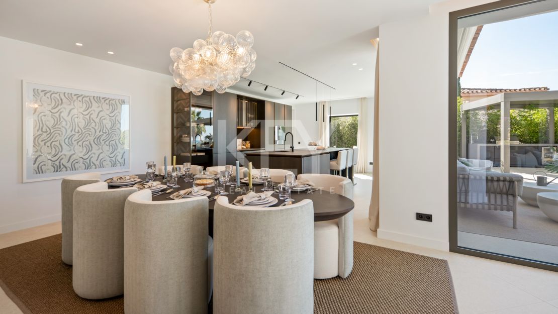 Luxury contemporary villa for sale in El Herrojo, Benahavís
