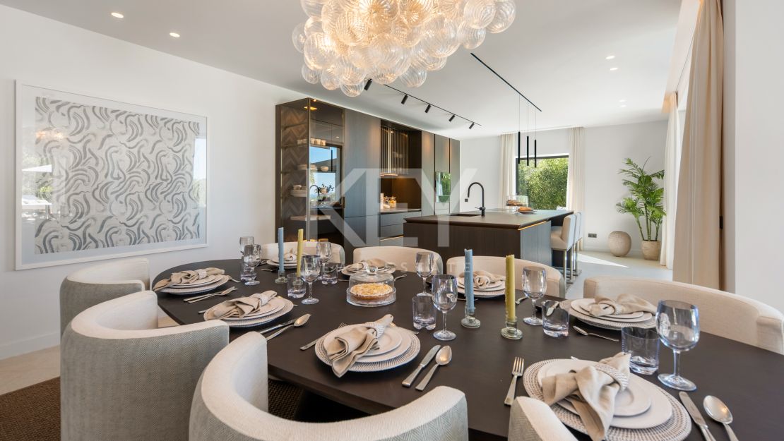 Luxury contemporary villa for sale in El Herrojo, Benahavís