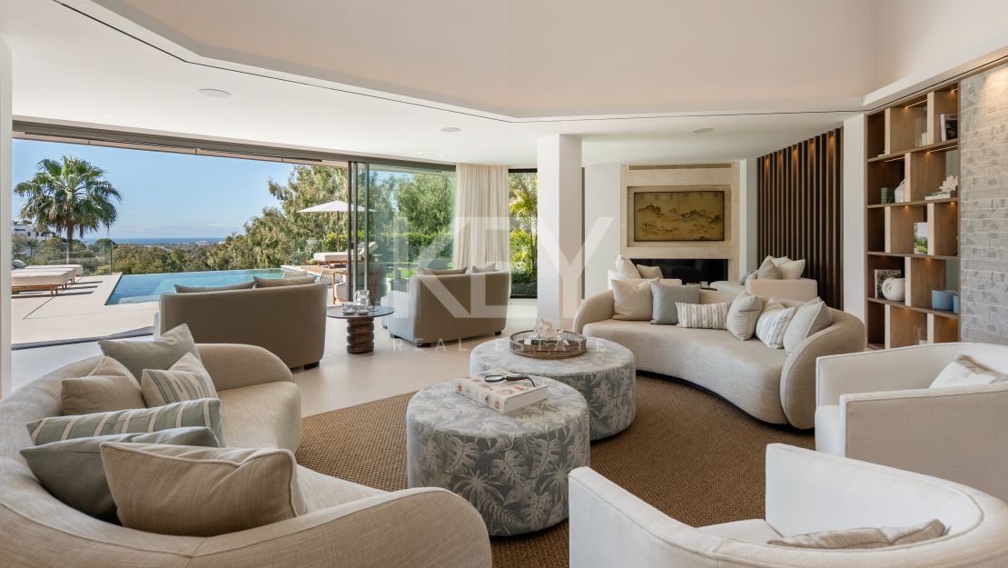 Luxury contemporary villa for sale in El Herrojo, Benahavís