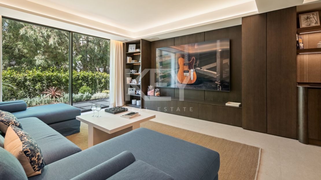 Luxury contemporary villa for sale in El Herrojo, Benahavís