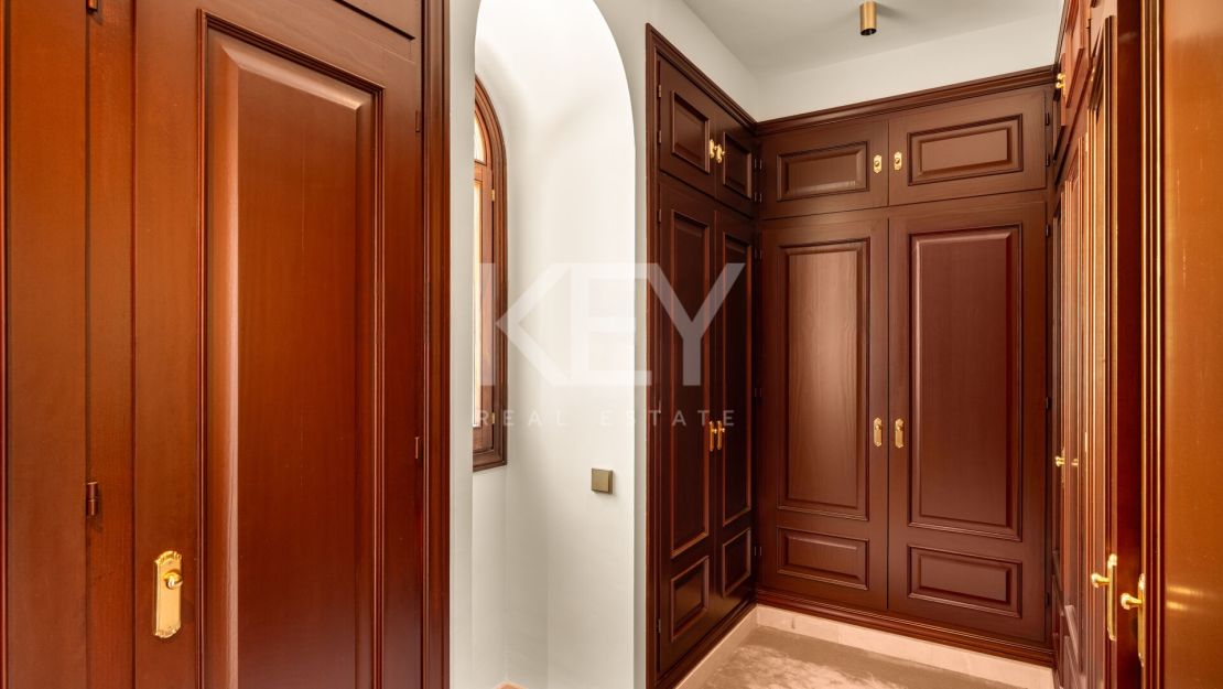 Luxury Villa with Panoramic Sea Views, Private Pool and Secure Gated living  in Marbella Golden Mile