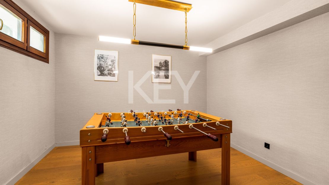 Luxury Villa with Panoramic Sea Views, Private Pool and Secure Gated living  in Marbella Golden Mile