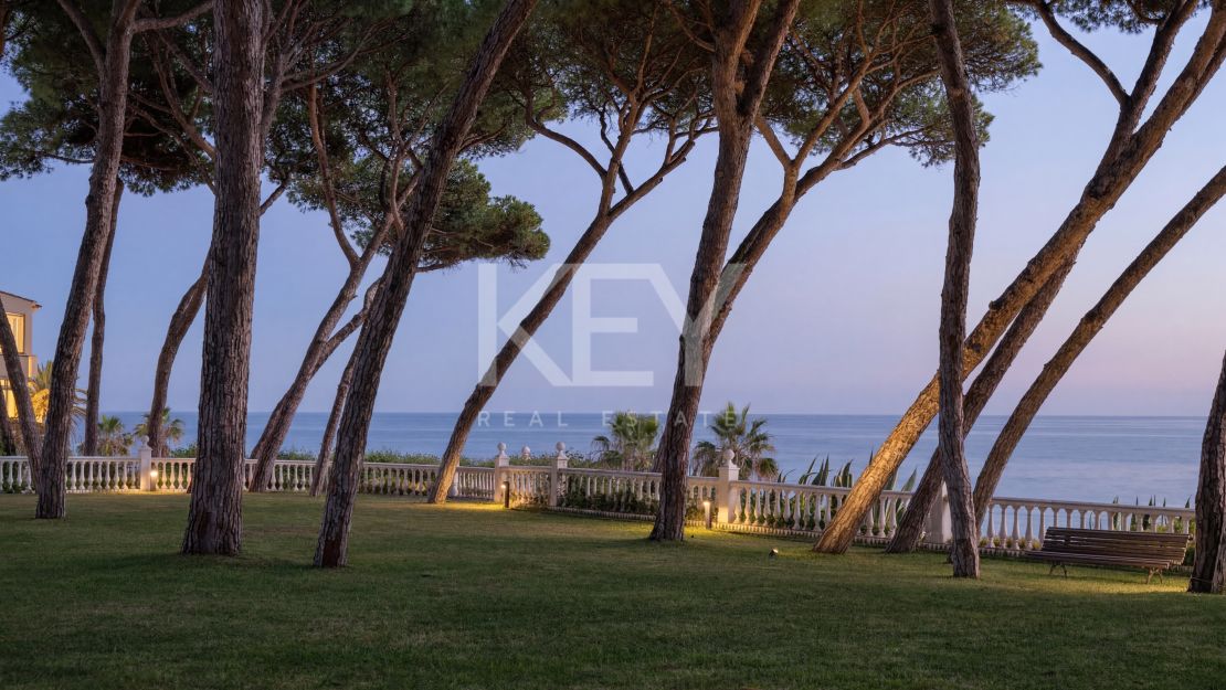 Frontline beach duplex penthouse on Marbella’s Golden Mile