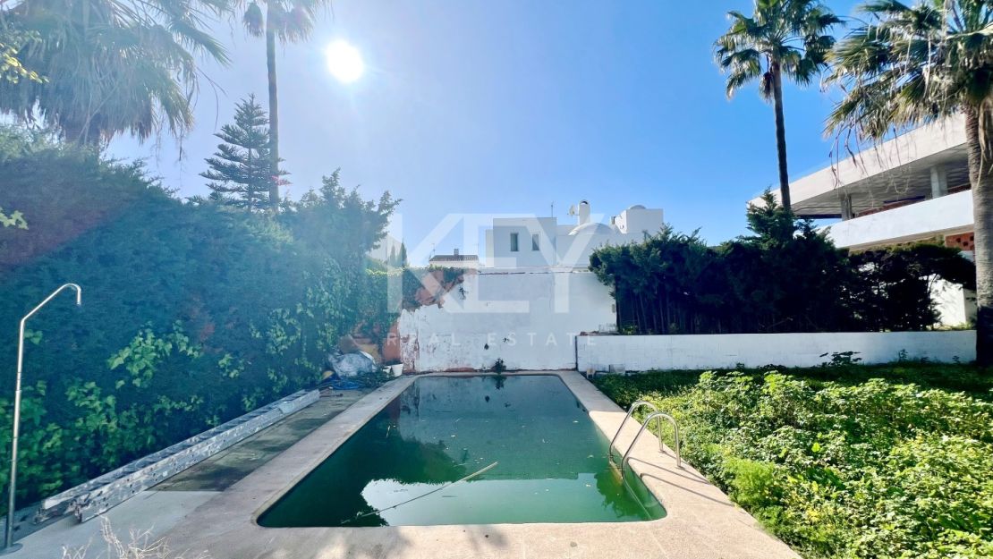 Luxury villa renovation opportunity near Puerto Banús, Marbella