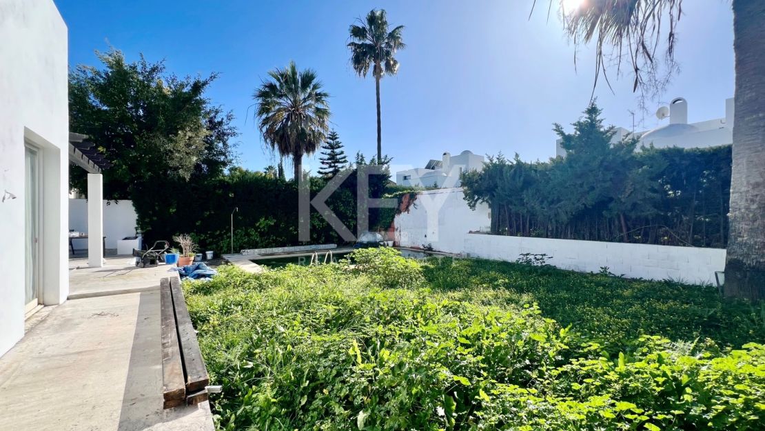 Luxury villa renovation opportunity near Puerto Banús, Marbella